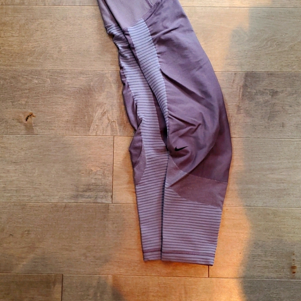 Nike Crops